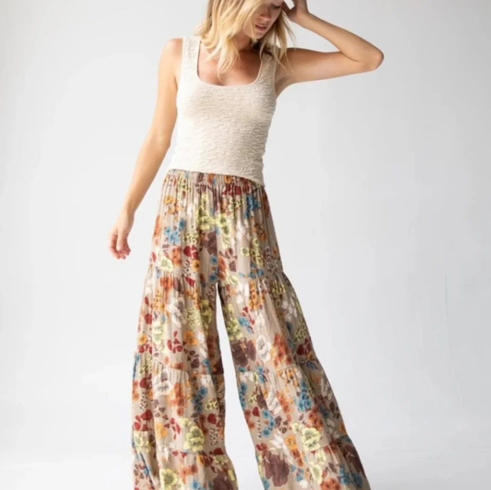Natural Life Patti Palazzo Pants Wide Leg Floral Tiered Tan Size M Bohemian - Picture 2 of 14